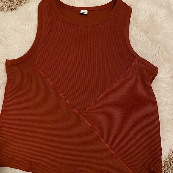 Burgundy orange athletic top - Picture 1 of 4